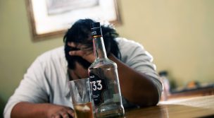 Alertan preocupante aumento de consumo de alcohol durante cuarentena