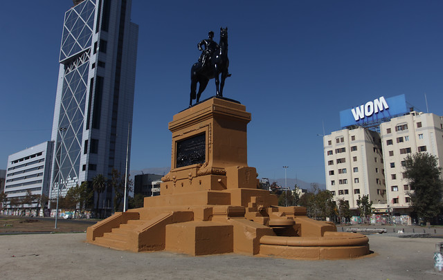 Monumento de Plaza Baquedano fue pintado para dejar atrás los rayados del estallido social