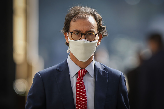 Ministro de Educación asegura que niños “no corren mayor riesgo en términos vitales” por el Covid-19