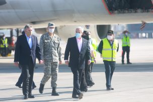 Presidente Piñera recibe 72 nuevos ventiladores mecánicos en aeropuerto: 