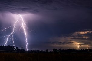 Pronostican tormentas eléctricas entre regiones de Antofagasta y Metropolitana