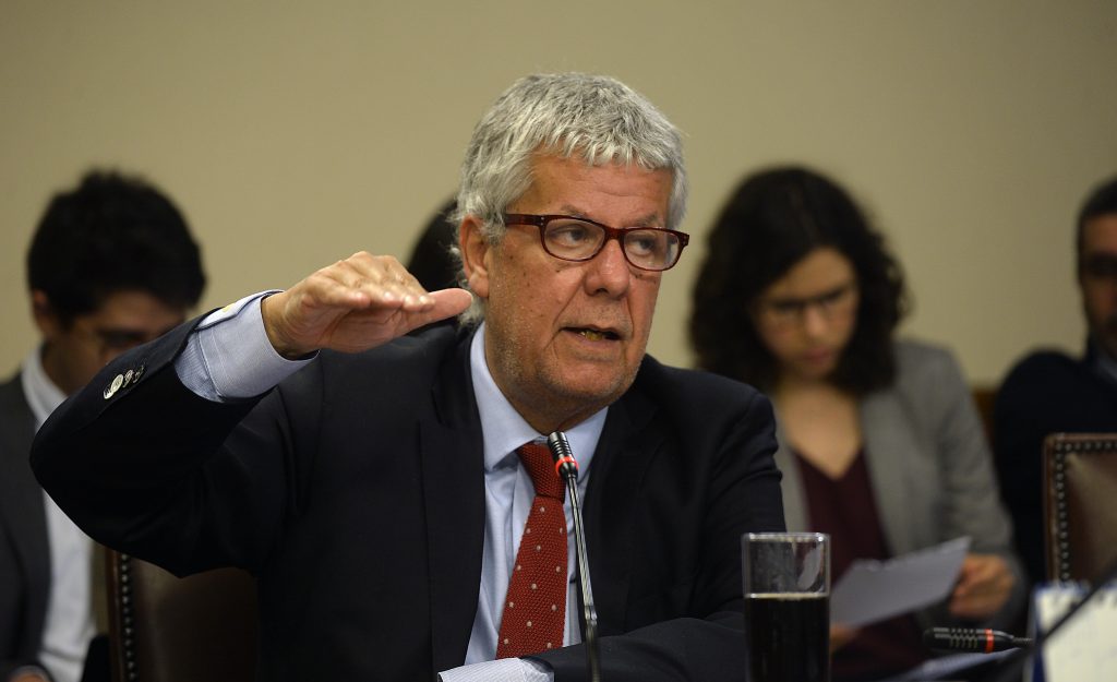 Eyzaguirre plantea que con Bachelet habría “una estrategia más cercana a Merkel y veo a Piñera más similar a Trump”