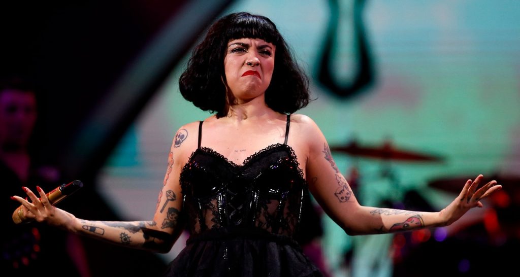“Es terrible que los niños vuelvan a clases”: Mon Laferte entregó contundente opinión sobre eventual retorno de estudiantes a los colegios