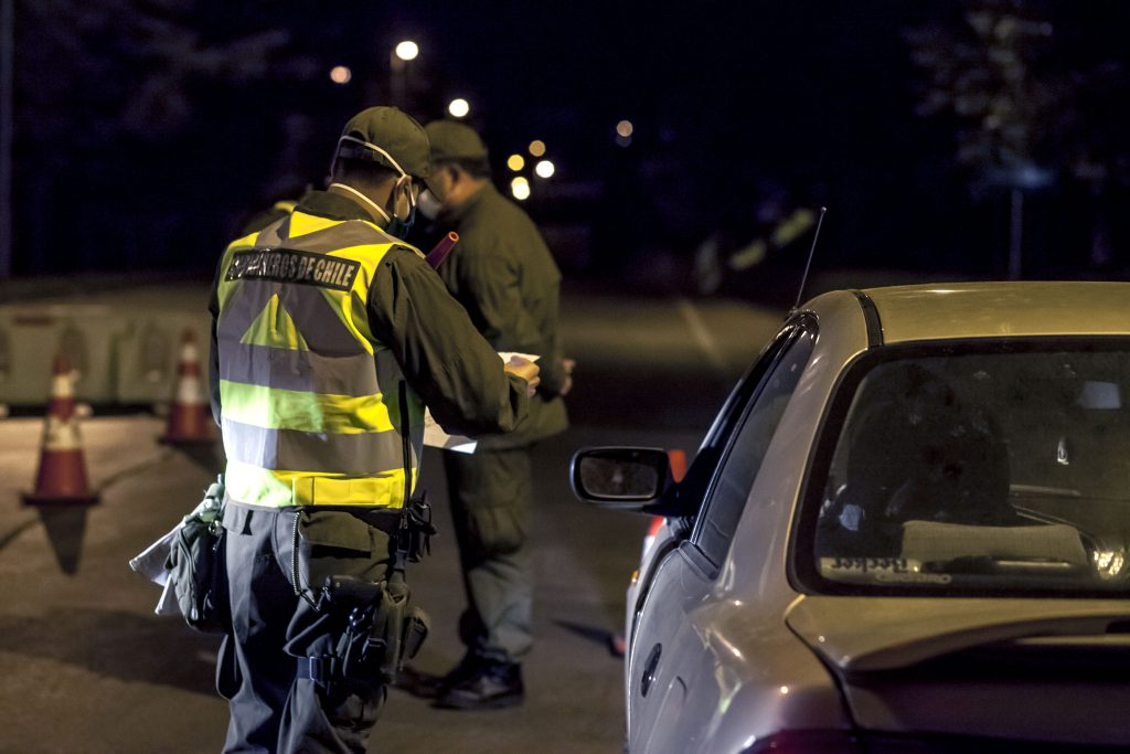 Carabineros retuvo a 334 personas en todo el país por no respetar toque de queda