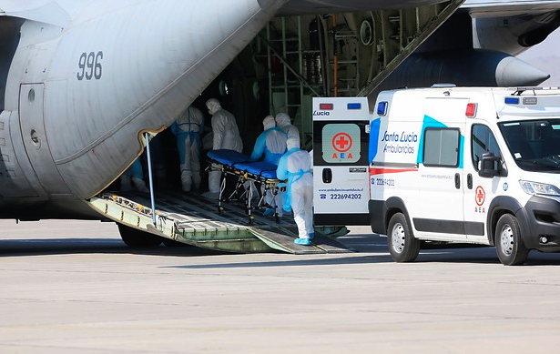 Exjugador de Colo Colo lucha contra el coronavirus en la Posta Central