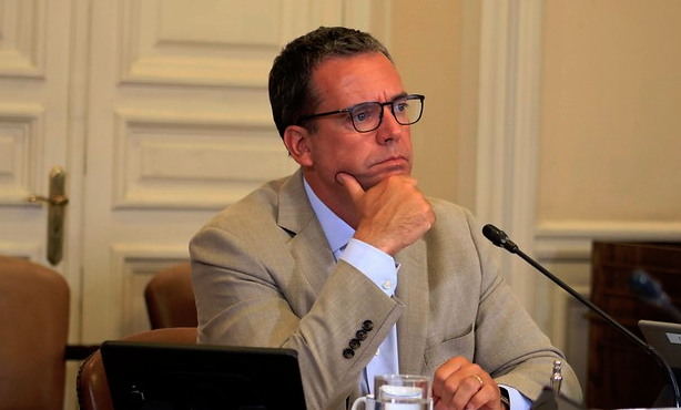 Harboe pidió al Gobierno que se decrete transporte gratuito para el plebiscito