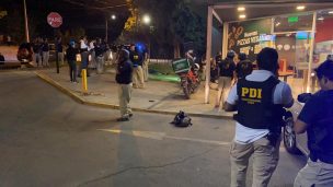 Un muerto y tres detenidos dejó violento asalto a pizzería en Peñalolén