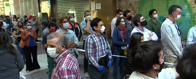 Gran congestión de personas se producen en diferentes notarías para realizar trámites de finiquito
