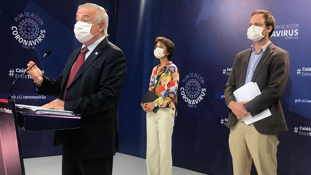 Ministro Mañalich “bromeó” con el ejemplo de la subsecretaria Daza: “Ella tiene una debilidad enorme por el café”