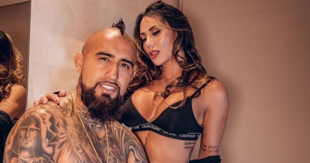 La sensual publicación de Sonia Isaza donde le dedicó romántico mensaje a Arturo Vidal: “Me vuelve loca”