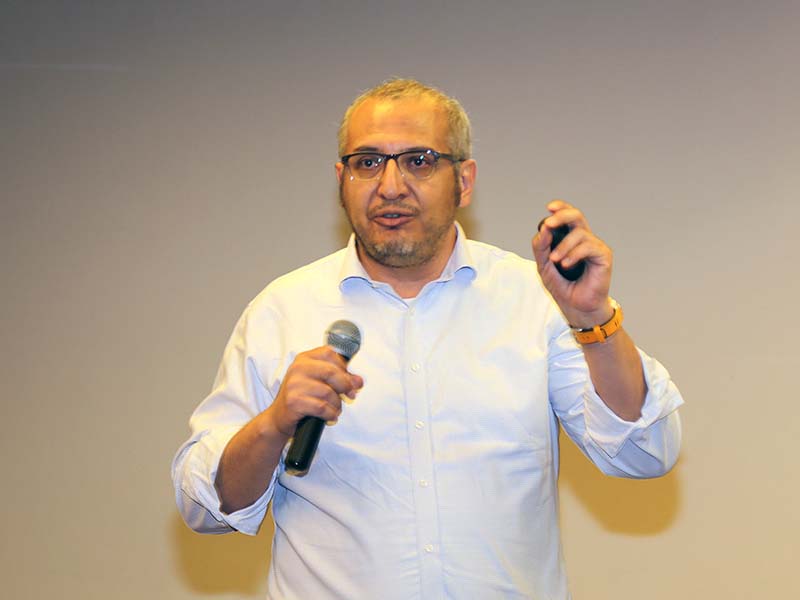 Patricio Manque, inmunólogo: “De aquí a un año debería haber la primera vacuna contra el coronavirus”