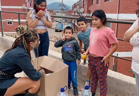 “No me podía quedar en casa…”: Camila Recabarren salió a entregar cajas con mercadería en Ovalle