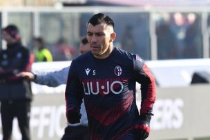 Serie A: Gary Medel vio desde el banco la dura derrota de Bologna ante AC Milán