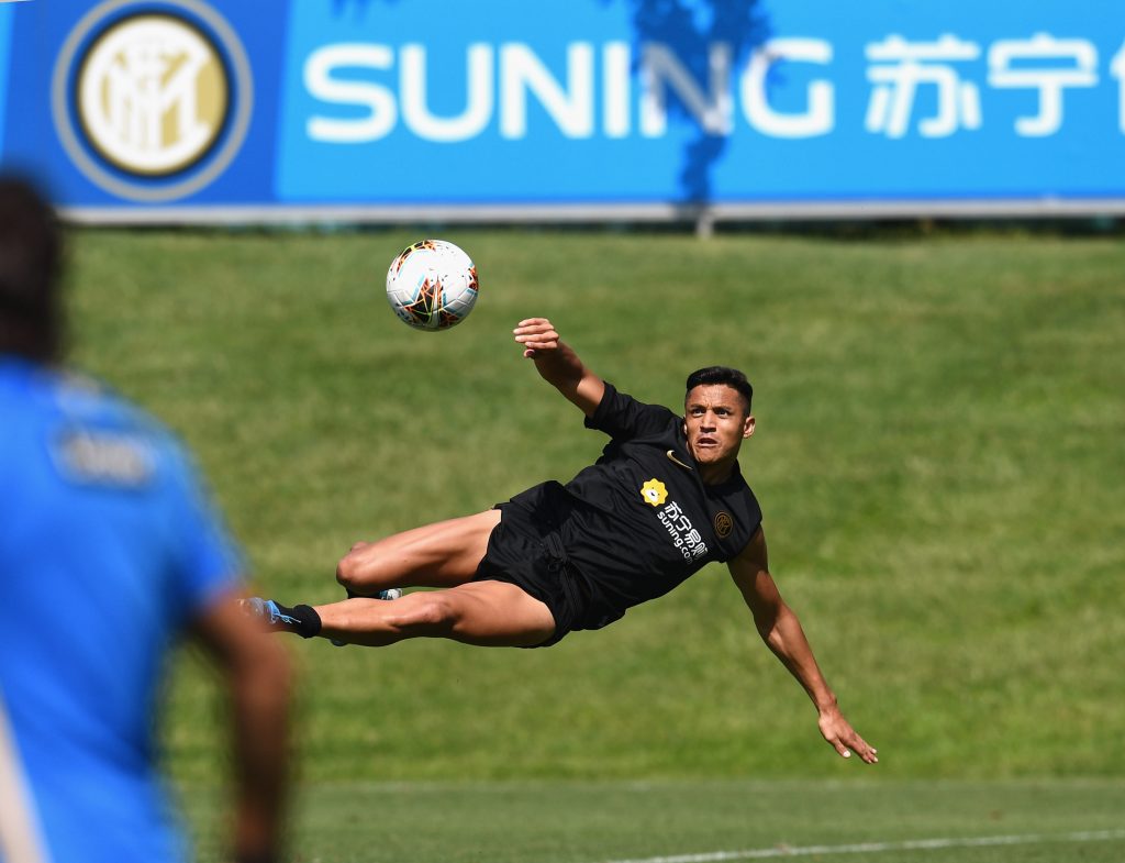 Médicos italianos sostuvieron que el balón “puede contagiar” de coronavirus