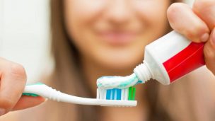Estudio asegura que en tiempos de coronavirus el 27% de los chilenos no se cepilla los dientes en la noche