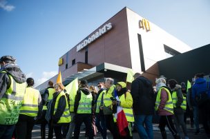 Sindicatos denuncian a McDonald's ante la OCDE por 