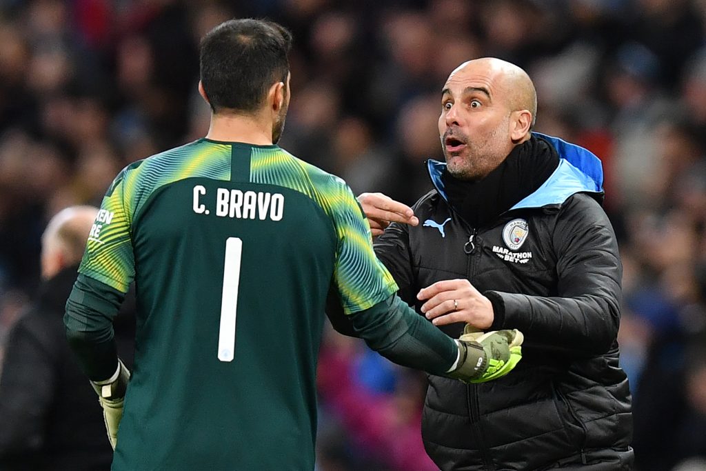 Claudio Bravo sigue con problemas musculares y se quedó sin semifinal de la FA Cup