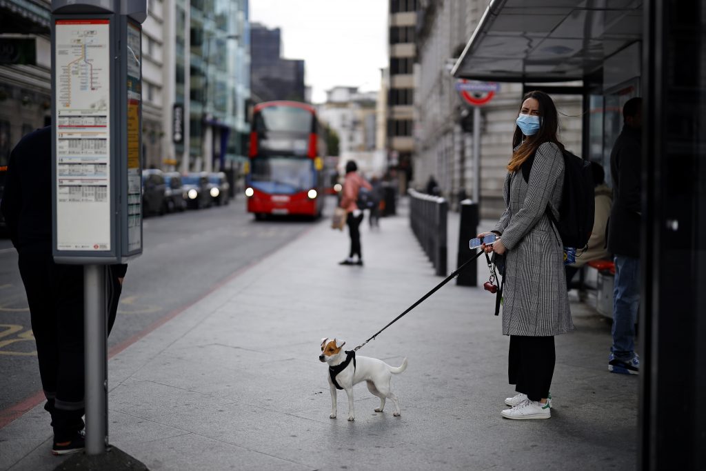 Reino Unido: trabajadores “menos calificados” corren alto riesgo de contraer el Covid-19