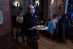 Cliente de restaurante dispara a empleado tras no querer usar mascarilla