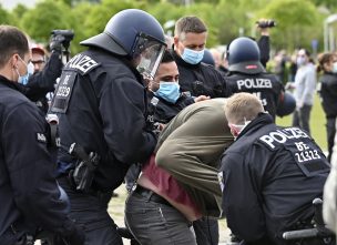 Miles de manifestantes contra el confinamiento en Alemania