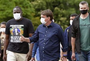 Bolsonaro dice no haber cometido errores durante la pandemia en Brasil