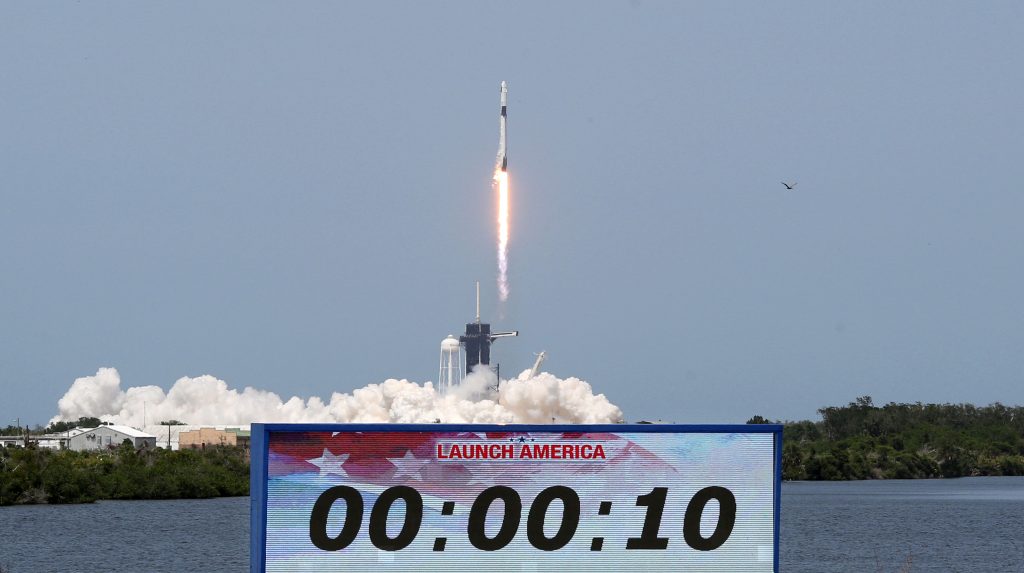 SpaceX lanza una señal de alarma para el programa espacial ruso