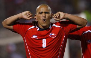 Humberto Suazo cumplió 39 años y la FIFA, Colo Colo y la Roja lo felicitaron