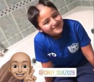 “Chupete” Suazo se las da de peluquero con su hijo y lo deja igualito a él