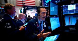 Wall Street abre a la baja por indicadores negativos en Estados Unidos