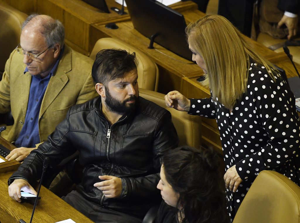 Frente Amplio busca interpelar al ministro de Defensa por comunicados de las FF.AA contra La Red