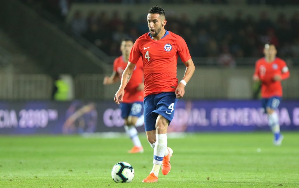 ¿Llega a Boca Juniors? Mauricio Isla fue separado del plantel del Fenerbahce y no seguiría en el club