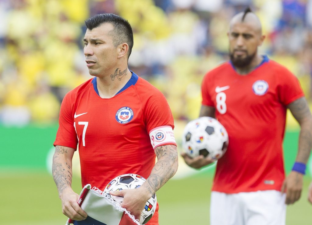 Arturo Vidal y Gary Medel valoraron donación de mascarillas hecha por la CPC