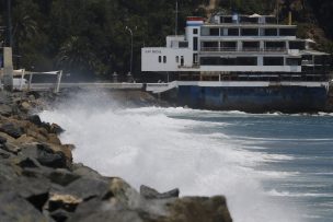 Emiten aviso de marejadas con olas de hasta cinco metros en las costas del país