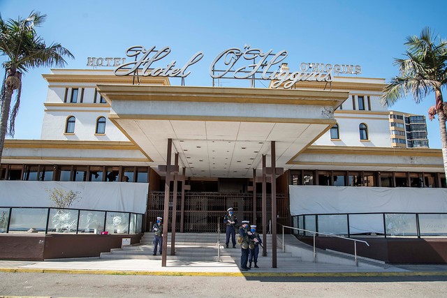 Paciente sospechoso con Covid-19 intentó escupir a transeúnte desde el Hotel O’Higgins