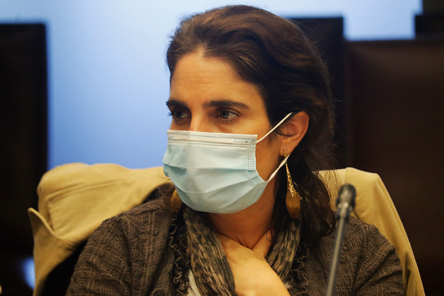 Ministra del Trabajo descarta conflicto de interés por tener acciones en Cencosud y dice que “no ha sido un buen negocio”