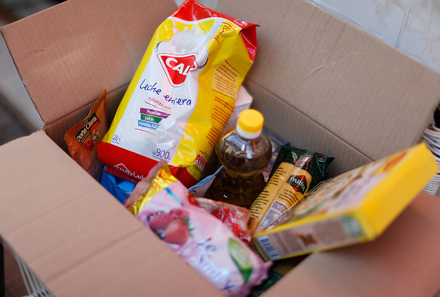Cadem: 64% cree que es mejor una caja de alimentos que una gift card