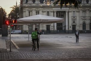 Siguen sin entender: hombre con Covid-19 que transitaba por la Plaza de Armas fue detenido