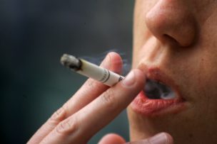 Humo del cigarrillo podría ser vehículo de transmisión del Covid-19