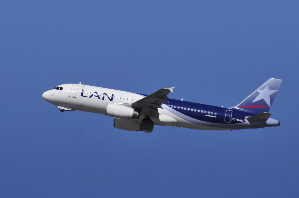 Avión llegará este domingo a Santiago con chilenos varados en Colombia