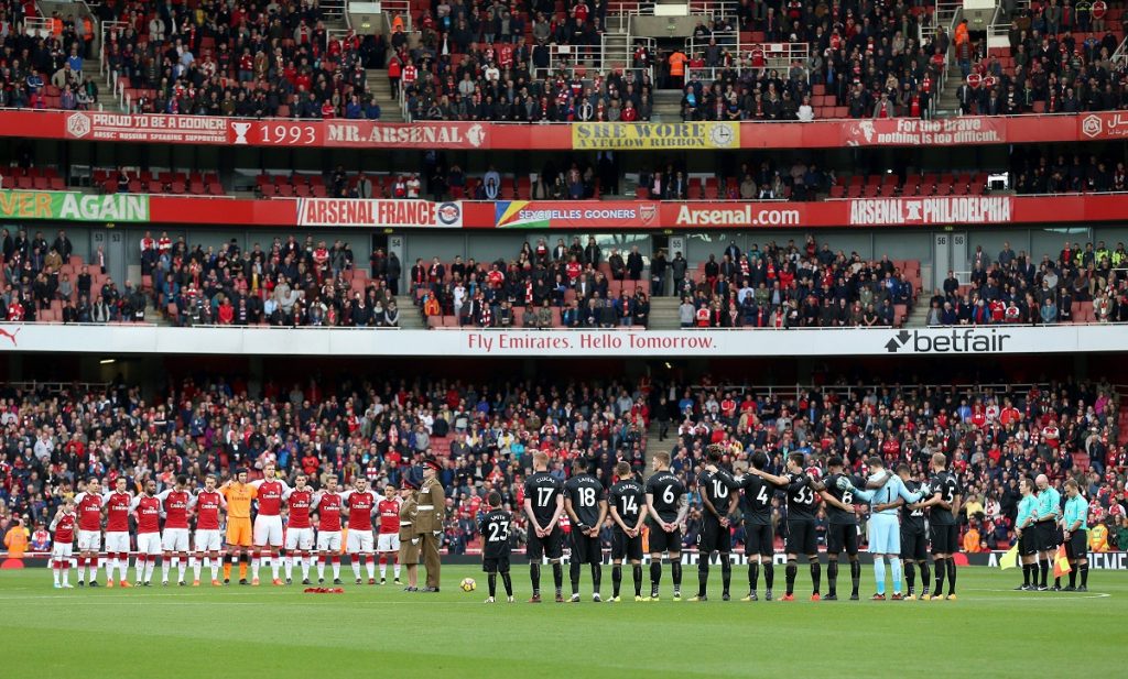 La Premier League muestra su “confianza” en volver en junio