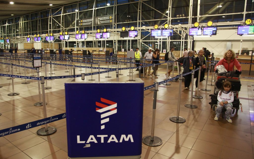 Latam anunció su “reorganización” por los severos efectos de la crisis financiera producida por el coronavirus