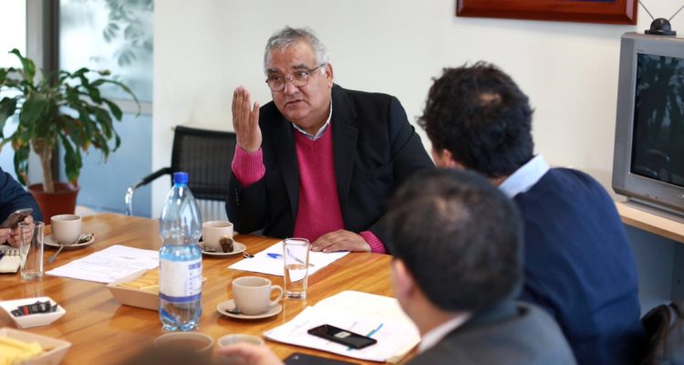 Alcalde de Lo Espejo confirma tercera persona fallecida a causa de coronavirus y asegura que su comuna es la más “hacinada de Chile”
