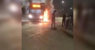 Grupo de personas quemó bus de Trasantiago en población La Pincoya