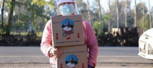 Diputado RN genera controversia tras repartir cajas de alimentos y mascarillas con su foto