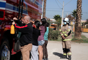 Bomberos de Quinta Normal proveen amonio cuaternario gratis en Pudahuel Sur