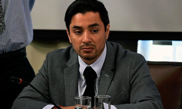 Diputado Carter cuestionó a concesionarias por cobros indebidos en autopistas