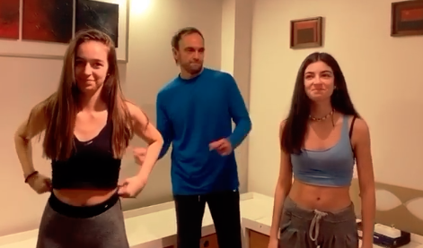 “Más tieso que Ronny Dance”: Rodrigo Sepúlveda se la jugó con baile en “TikTok” junto a sus hijas adolescentes pero recibió ola de burlas