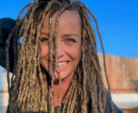 Claudia Conserva le dijo “adiós” a sus dreadlocks y volvió a cambiar de “look”: sus seguidores quedaron “impactados” con detalle