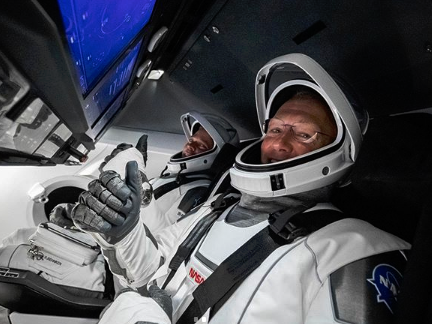 Cápsula de SpaceX se acopla a la Estación Espacial Internacional