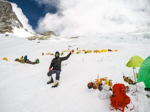 A un año del Récord Guinnes de montañista chileno: Juan Pablo Morh ascendió a las dos cumbres más altas del mundo sin oxigeno